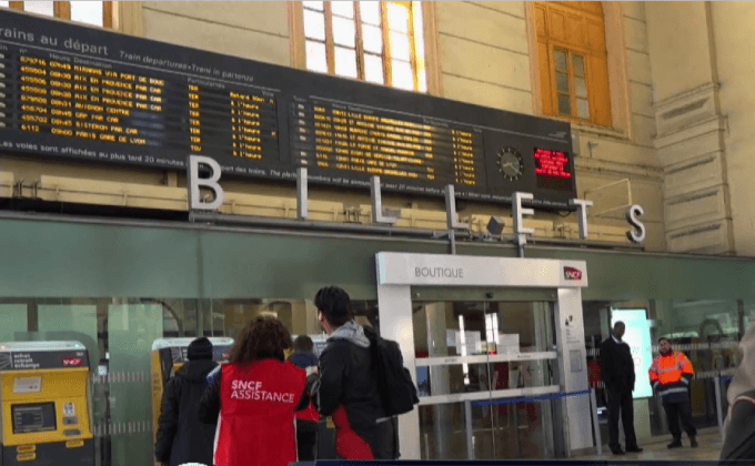 สหภาพการรถไฟฝรั่งเศสนัดหยุดงานประท้วง