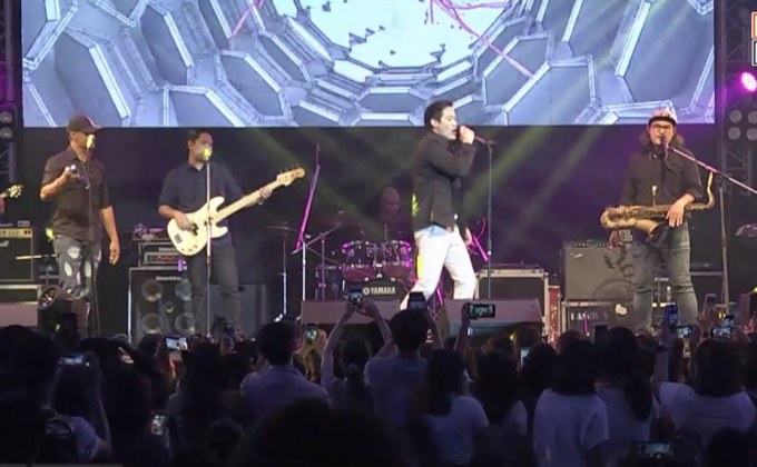 “บี – ตู่” แทคทีมเสิร์ฟเพลงรักใน GSB WOW CONCERT