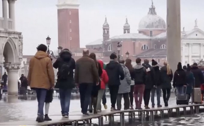 อิตาลีเผชิญน้ำท่วม-พายุหิมะ