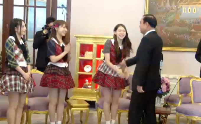 กลุ่มไอดอล “AKB 48” เข้าพบนายกรัฐมนตรี