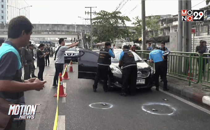 2 มือปืนอุกอาจไล่ยิงรถยนต์กลาง ถ.พระราม 4