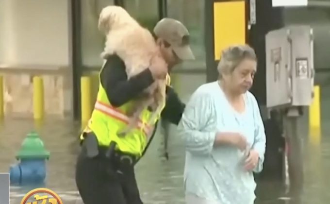 พายุ “ฮาร์วีย์” พัดเข้าถล่มรัฐเทกซัสของสหรัฐ