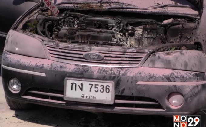 แม่ลูกหนีตายระทึก! หลังไฟลุกไหม้รถเก๋ง