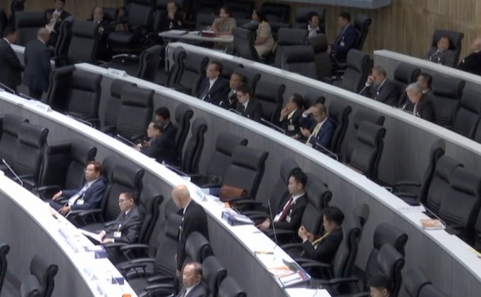 แนะตัดเงินเดือน ส.ส.-ส.ว.นำงบมาสู้โควิด-19