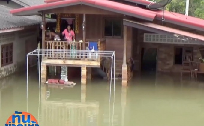 หลายหมู่บ้านริมแม่น้ำตรัง น้ำยังท่วมสูง
