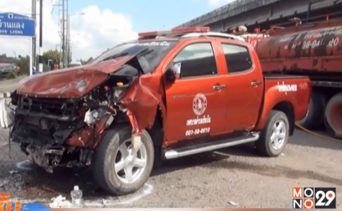 รถเทศบาลเชิงเนินฝ่าไฟแดงชนกลางสี่เเยกบาดเจ็บ 5