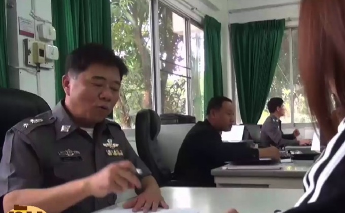 รองผู้กำกับ สภ.ดอยหล่อ ดูดวงฟรีบนโรงพัก แม่นจนต้องยกนิ้ว 