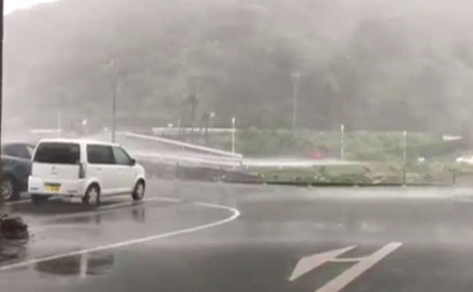 ไต้ฝุ่น “ซูลิก” พัดถล่มเกาะอะมามิของญี่ปุ่น