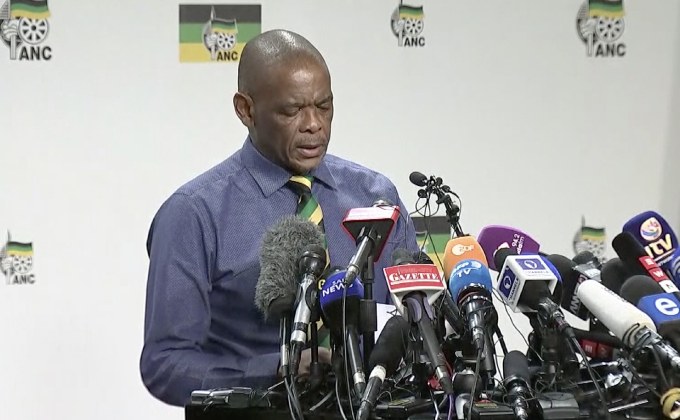 พรรครัฐบาลแอฟริกาใต้ลงมติขับ ปธน.พ้นตำแหน่ง