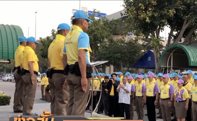 รองผบ.ตร.จัดจิตอาสาดูแลประชาชนที่ขนส่งหมอชิต