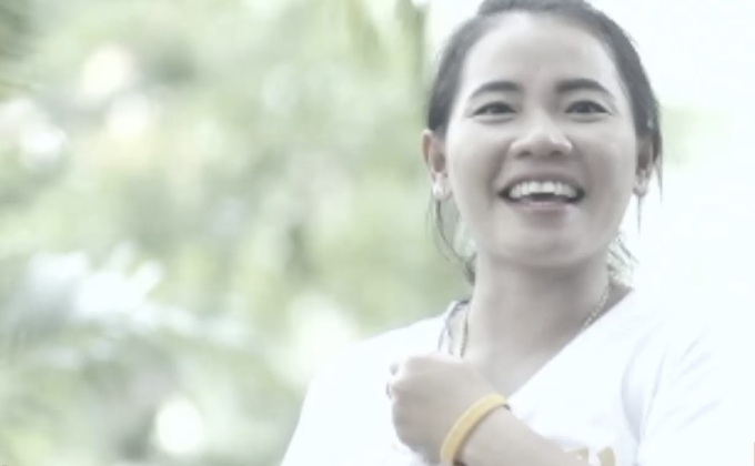 เชิญชวนคนไทยใส่สายข้อมือสีเหลือง