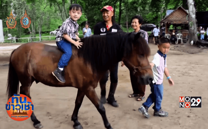 เด็กเรียนขี่ม้าสร้างสมาธิ ลดเวลาติดหน้าจอ