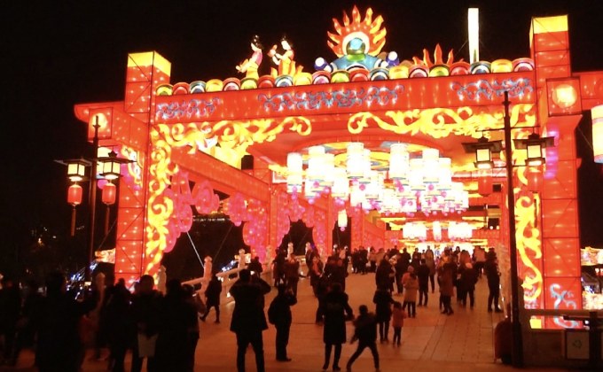 ผู้คนเตรียมฉลองเทศกาลตรุษจีน