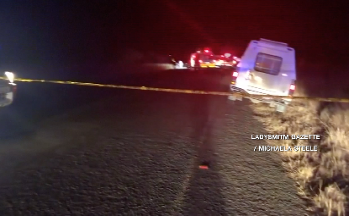 มือปืนกราดยิงรถมินิบัสพรุนทั้งคัน ดับ 11 ราย