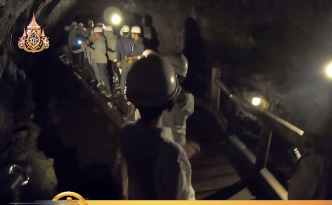 ท่องเที่ยวถ้ำลาวาภูเขาไฟฟูจิ