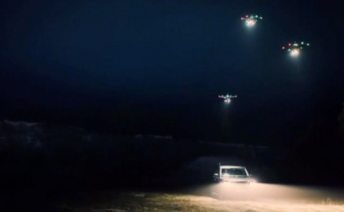 โดรนให้แสงสว่างผู้ใช้รถใช้ถนนในอังกฤษ