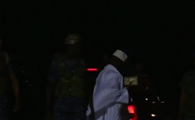 อดีตผู้นำแกมเบียเดินทางออกนอกประเทศ