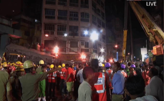 ค้นหาผู้สูญหายจากเหตุสะพานถล่มในอินเดีย