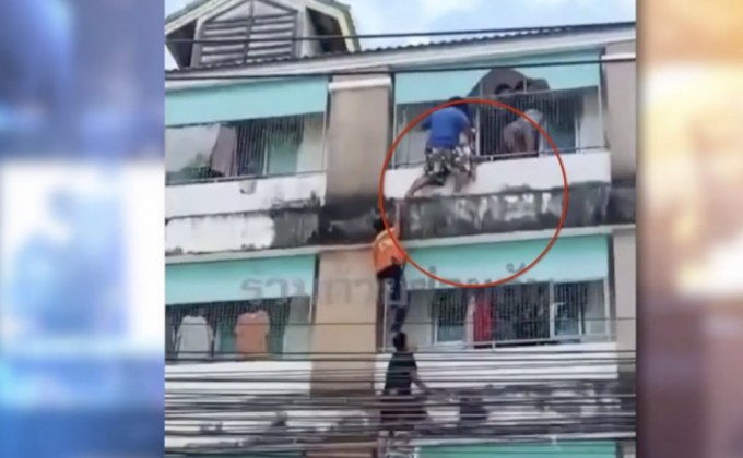 ช่วยเหลือเด็กหญิงวัย 2ปีที่ระเบียงชั้น 4 ได้ปลอดภัย