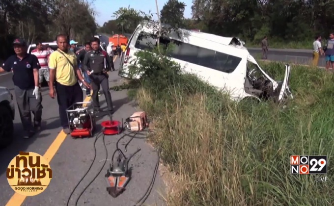 รถตู้ยางระเบิดตกถนน เสียชีวิต 1 ราย
