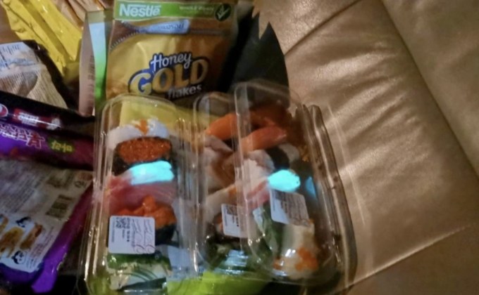 ซูชิหน้ากุ้งเรืองแสง ลองต้มกินยังไม่มีอาการผิดปกติ