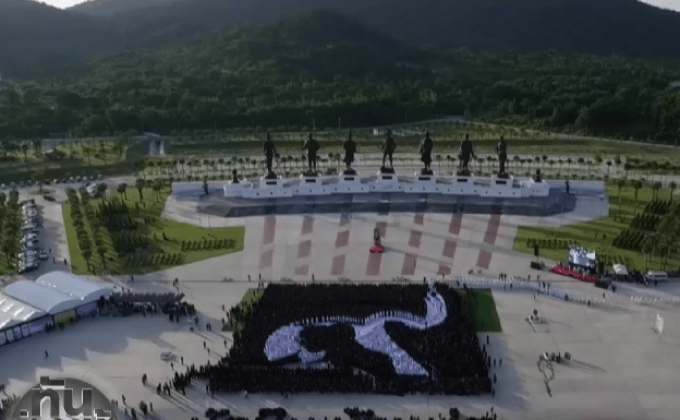 รวมใจจุดเทียน-แปรอักษร “หัวหิน บ้านพ่อ”