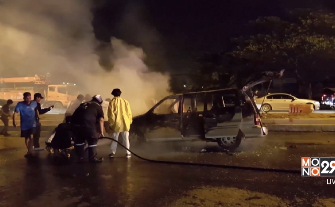 ไฟไหม้รถแวนท่วมทั้งคันโชคดีไม่มีผู้เสียชีวิต