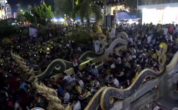 หนองคายคึกคัก นทท.ชมบั้งไฟพญานาคแน่นริมโขง