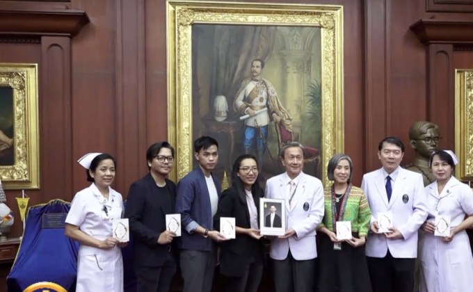 โมโน เจนเนอเรชั่น มอบเงินจากการขายหนังสือ “แรงบันไดจารย์” ให้รพ.ศิริราช