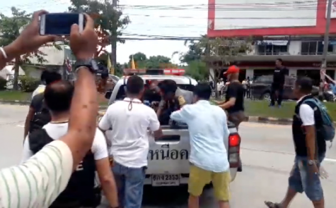 มอบตัวแล้ว หนุ่มคลั่งจับอดีตภรรยาเป็นตัวประกัน