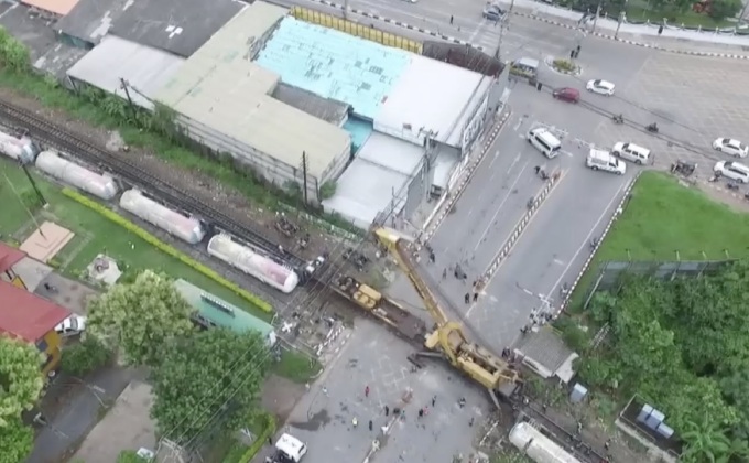 รถไฟตกรางที่โคราชเหตุบังใบล้​อรถแตก