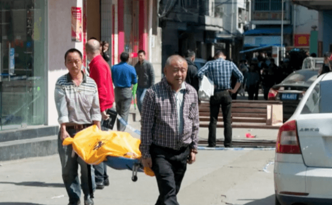 ชายแทงนักเรียน 10 คนในจีน