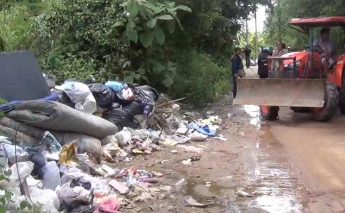 ชาวมุกดาหารร้องเรียน บ่อน้ำเสียจากขยะส่งกลิ่นเหม็น