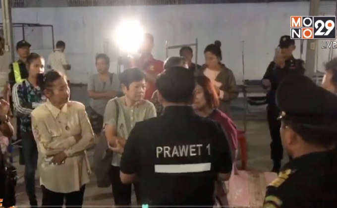 แจ้งจับผู้ค้าตั้งแผงข้างบ้านป้าทุบรถ