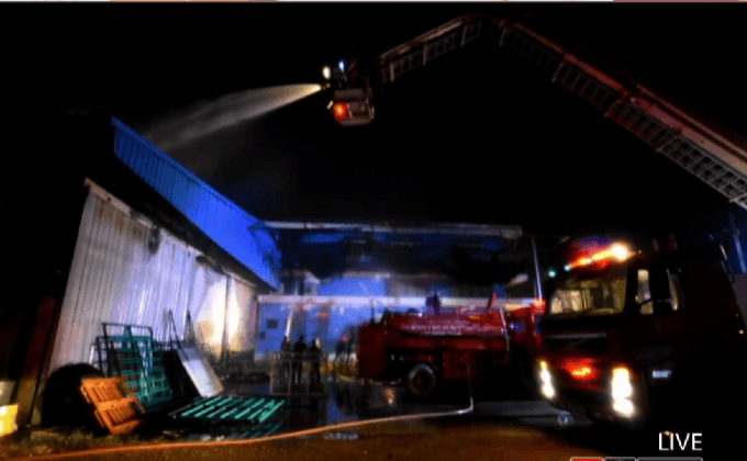 ไฟไหม้โรงงานผลิตฟองน้ำเสียหาย 10 ล้าน