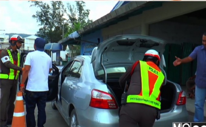 เกาะสมุยตรวจเข้มรถยนต์ป้องกันเหตุช่วงปีใหม่