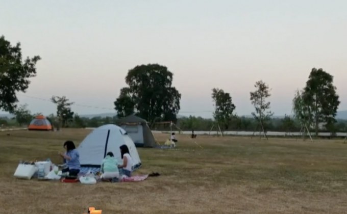 นักท่องเที่ยวสัมผัสอากาศหนาวที่อุทยานฯ เขาใหญ่