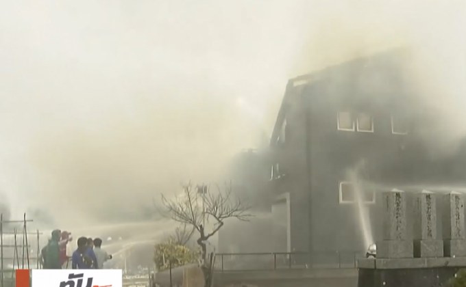 เฮลิคอปเตอร์กองทัพญี่ปุ่นตกใส่บ้านคน