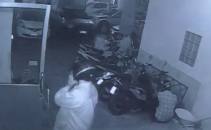 2 คนร้ายขโมยรถ จยย.ในคอนโดฯ จ.ชลบุรี