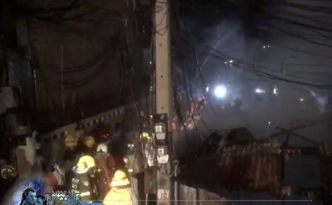 ไฟไหม้ชุมชนหลังวัดเทวราชกุญชรเสียหาย 2 หลัง