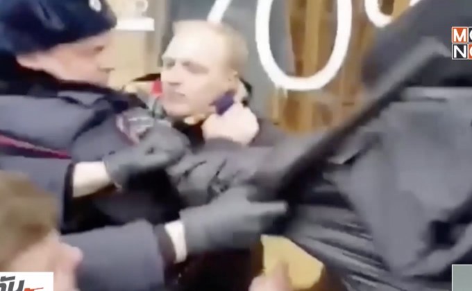 ตำรวจบุกจับกุมตัวแกนนำฝ่ายค้านรัสเซีย