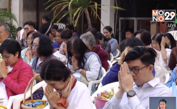 ประชาชนร่วมทำบุญตักบาตรวันปีใหม่