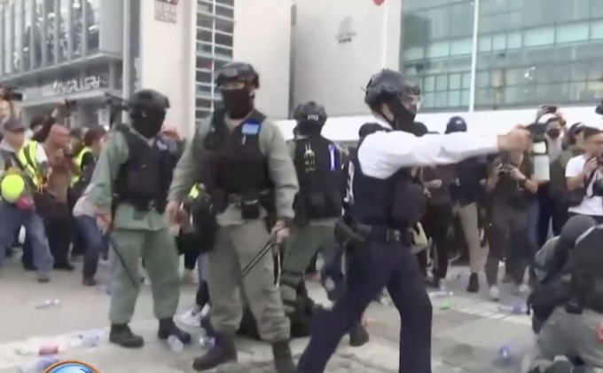 ฮ่องกงสลายผู้ชุมนุมหนุนอุยกูร์