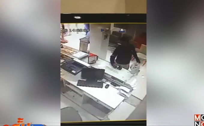 ใช้ระเบิดปลอมบุกจี้ชิงเงินธนาคาร