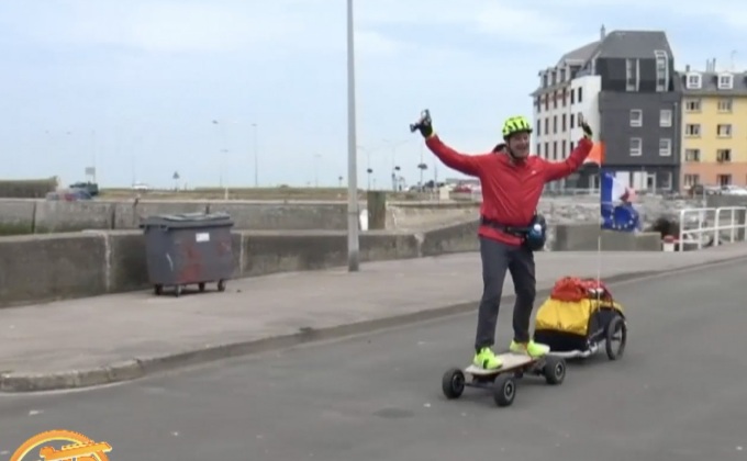 เดินทางรอบโลกด้วยสเก็ตบอร์ดไฟฟ้า