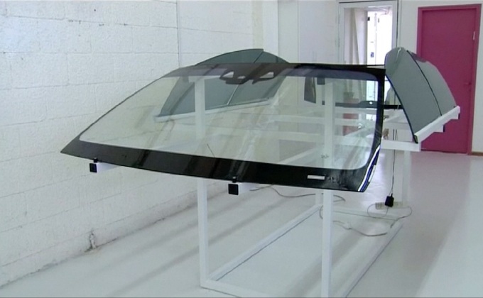 ป้ายโฆษณาเคลื่อนไหวบนกระจกหน้าต่างรถยนต์