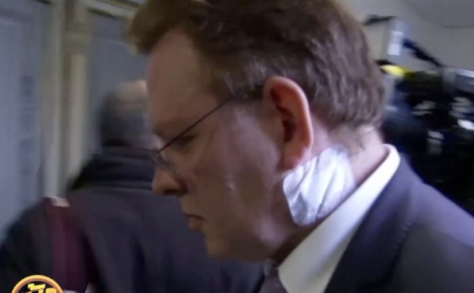 คนร้ายใช้มีดโจมตีนายกเทศมนตรีเยอรมนี