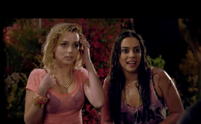 “คีอานู รีฟส์” ต้อนรับสาวโฉดในหนังใหม่ Knock Knock