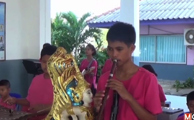 โรงเรียนดังอ่างทอง นำดนตรีไทยประยุกต์สากล สร้างรายได้