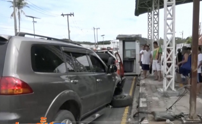 คนขับหลับในพุ่งชนด่านตรวจยะลา